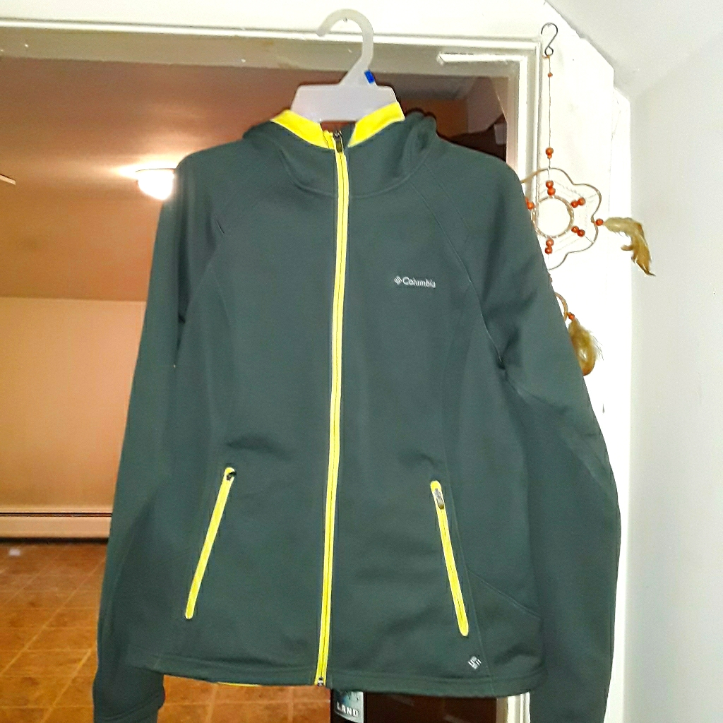 Columbia Soft Shell Hooded Jacket. Large.